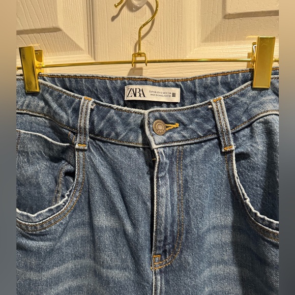 NWOT Zara Distressed Flare Leg Jeans Size 12 - Picture 2 of 4